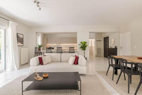 Amarousion Apartamento | Roomy 3BR Apartment in Marousi by UPSTREET
