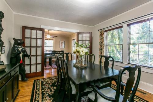 Druid Hills Casa | Roomy 5BR Bungalow with Backyard, Walk to Downtown
