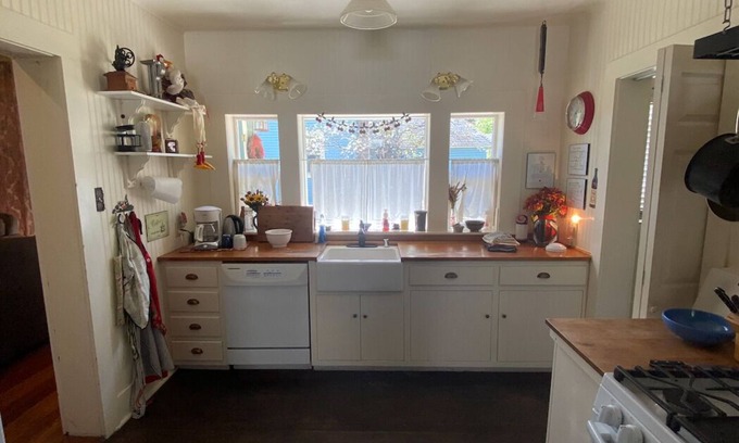 McCloud Casa | Roomy and fabulous home in the heart of historic Downtown McCloud!