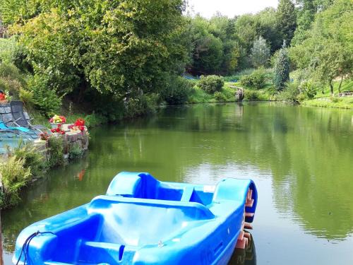 Lichtenhain Apartamento | Roomy Apartment in Lichtenhain with Pond