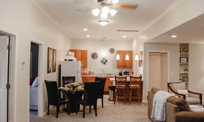 Floyd Apartamento | Golden Maple Homestay; Apartamento de 2 habitaciones El centro de Floyd