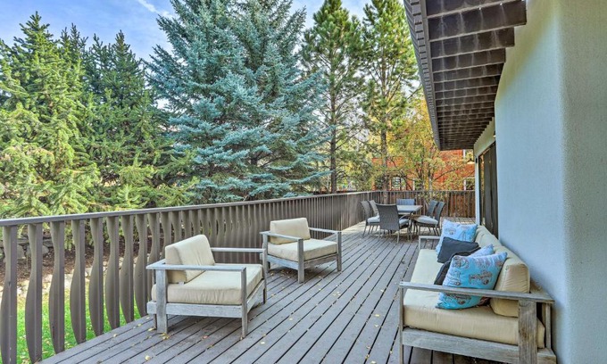 Eagle-Vail Casa | Roomy Avon Family Chalet with Hot Tub in EagleVail!