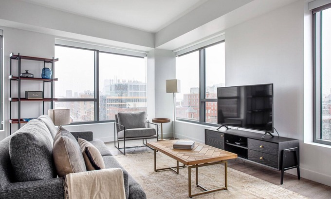 Central Square Apartamento | Roomy Central Square 2BR w/ Gym, W/D, Doorman, near T, by Blueground