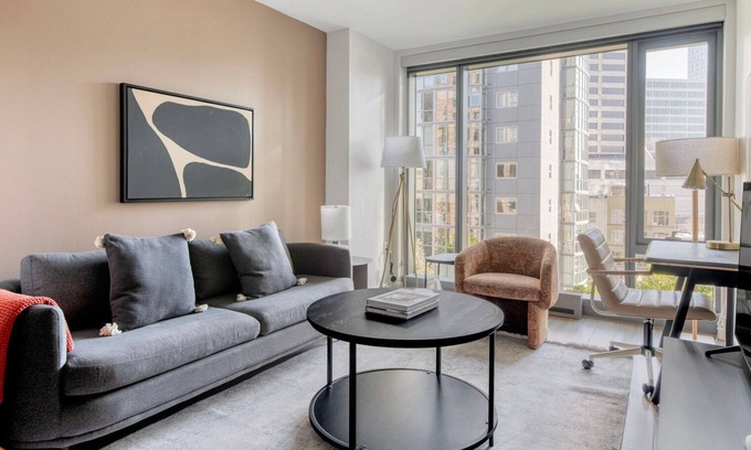 Civic Center Apartamento | Roomy Hayes Valley 1BR w/ Yoga Studio, 1 min to BART, by Blueground
