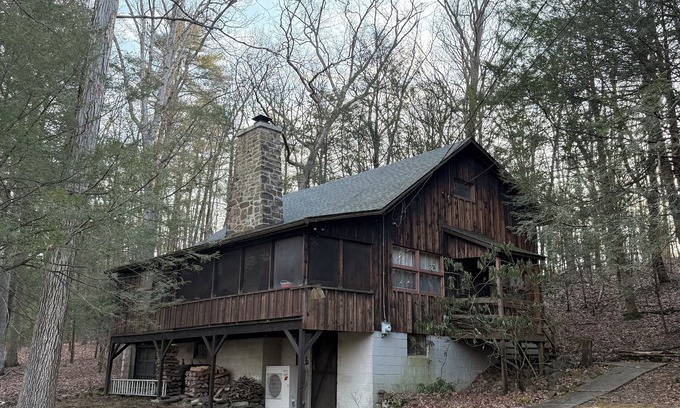 Petersburg Cabina | Roomy, Rustic Cabin-4BR, Modern Amenities-Rothrock St Forest near State College
