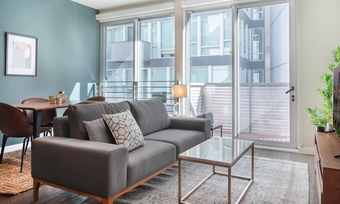 South of Market Apartamento | Roomy SoMa 1BR w/ Gym, Roofdeck, BBQs, walk to Tech HQs by Blueground