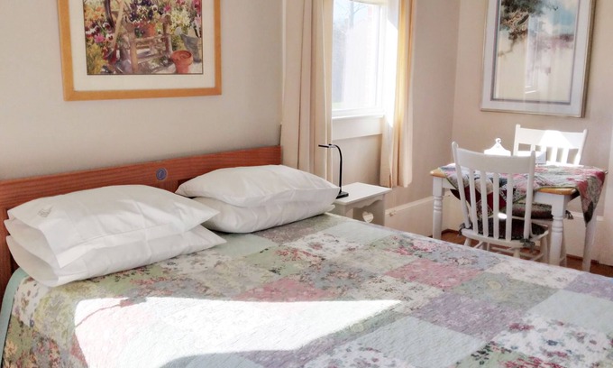Ronda Apartamento | Roomy Studio Apartment Attached to Historic Country Church in the Yadkin Valley