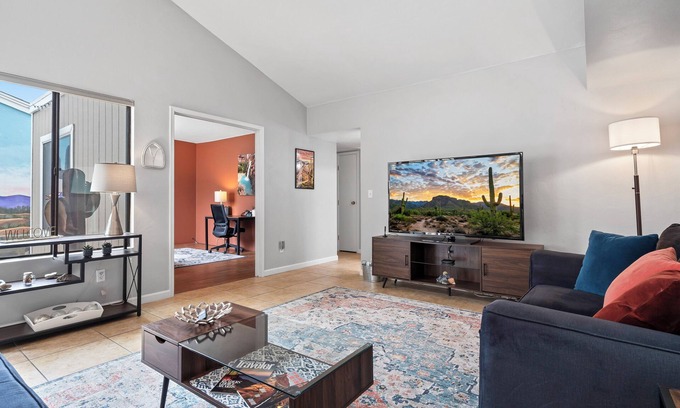 Casas Adobes Casa | Roomy Townhouse w/ Private & Fenced Backyard and Cozy Patio, Dog-Friendly!