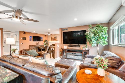 Drexel Heights Casa | Roomy Tucson Home with Hot Tub and Pickleball Court!