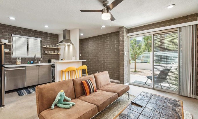 Evans Churchill Apartamento | Roosevelt Row! 1 bedroom & pool!
