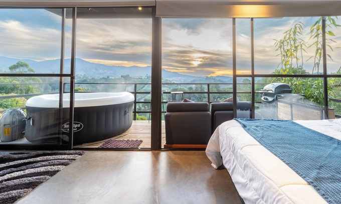 El Penol Hotel | Roots Eco House