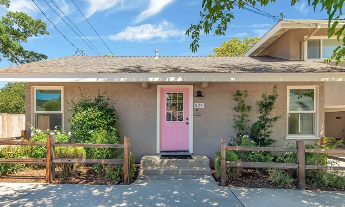 Paso Robles Casa | Rosé Getaway Close to Downtown Paso Robles 2 Bed/1 Bath