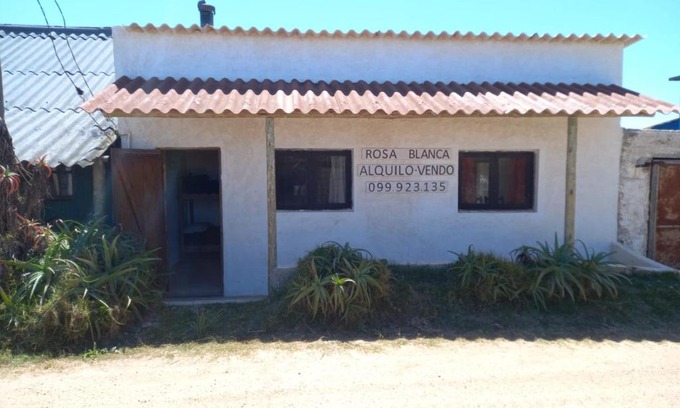 Aguas Dulces Casa | Rosa blanca