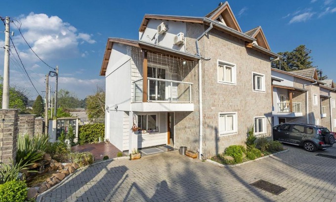 Floresta Casa | Rosa Casa Geminada Villa Mariana