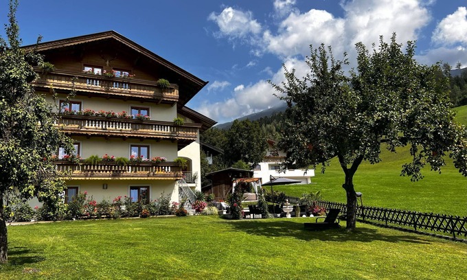 Hart im Zillertal Apartamento | Rosalie by Interhome