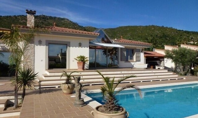 Pau Villa | De pie en el parque de Villa Roses, piscina privada, tranquila, todos los servicios