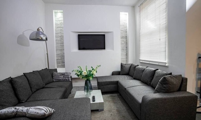 Middlesbrough Casa | Roscoe House | Workstays UK