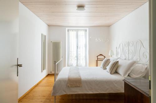 Castagnola Apartamento | Rose Apartment by Quokka 360 - refined two-bedroom apartment with garden