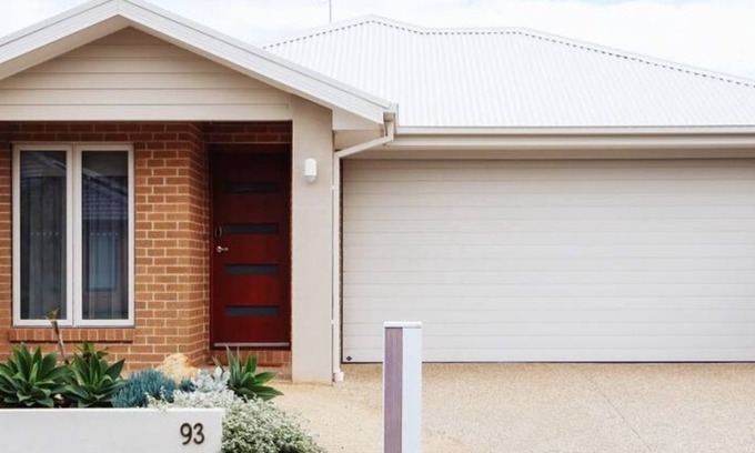 Cowes Casa | Rose by Omaru Farm