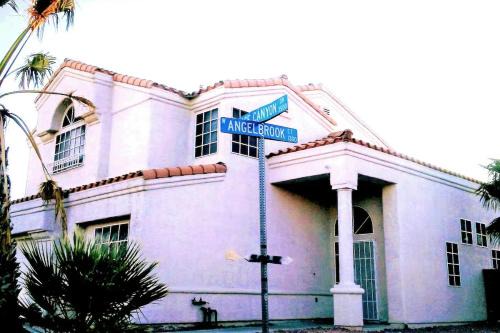 North Las Vegas Casa | Rose Canyon- 5 Bedroom Home in Las Vegas