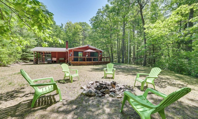 Rose City Cabina | Rose City Cabin w/ Fire Pit & Lake Access