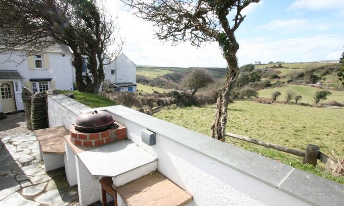 Treknow Cabaña | Rose Cottage, at the peaceful Trebarwith Valley