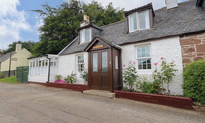Strathpeffer Cabaña | ROSE COTTAGE, family friendly, with a garden in Strathpeffer