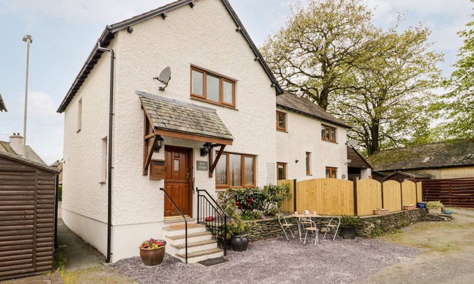 Kendal Cabaña | ROSE COTTAGE, family friendly, with a garden in Burneside