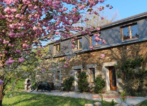 Saint-Clet Casa | Rose cottage