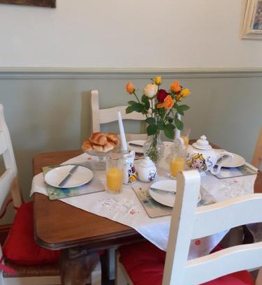 Oakengates Casa | Rose Cottage