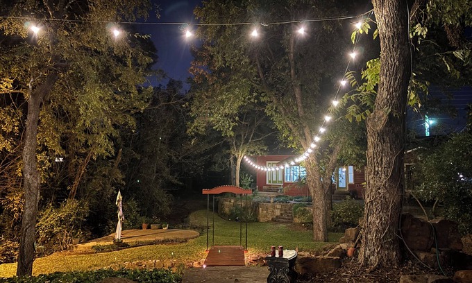 Glen Rose Casa | Rose Cottage on the River. Steps from Glen Rose Square and in the Paluxy