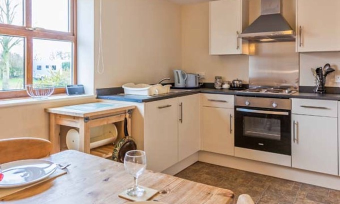 Ovington Cabaña | ROSE COTTAGE, pet friendly, character holiday cottage in Eppleby
