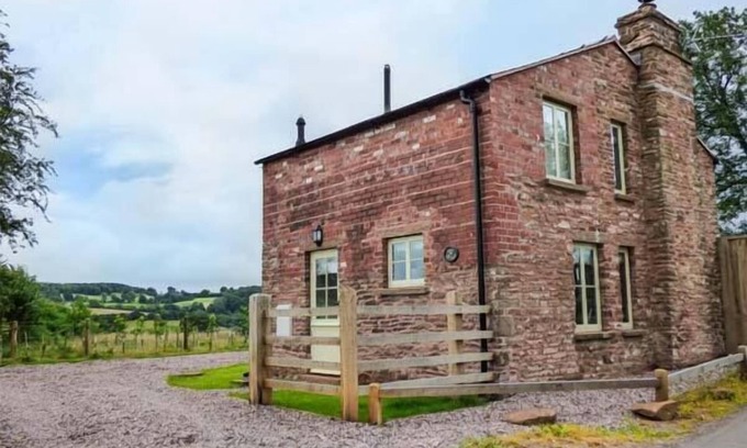 Monmouth Cabaña | Rose Cottage, WELSH NEWTON