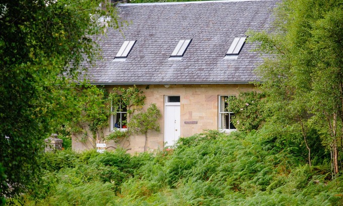 Larachbeg Cabaña | Rose Cottage – Romantic Retreat on the banks of the River Aline
