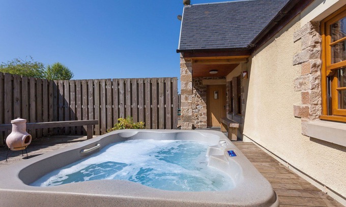 Linlithgow Apartamento | Rose Cottage - sleeps 8 guests in 3 bedrooms
