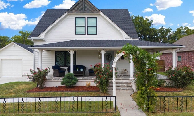 Rose District Casa | Rose District- Historical home away from home