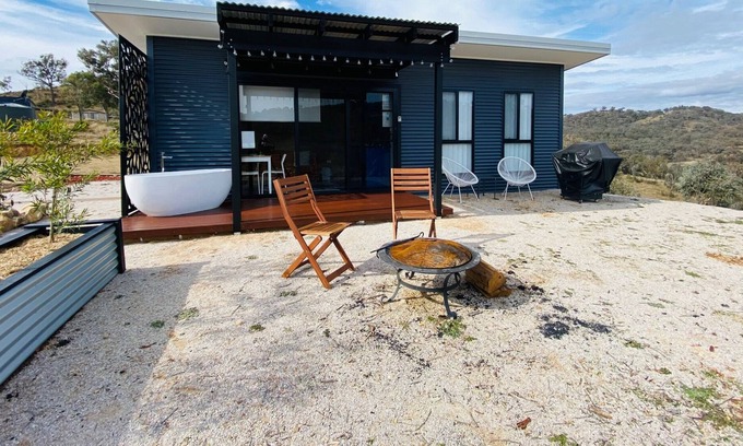 Grattai Casa | 'Rose Quartz' Gorgeous Cabin with Outdoor Bath