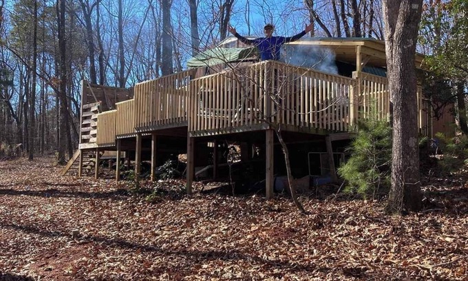 Cleveland Cabina | Rose's Cabin - A Rustic Pet-Friendly Cabin In The Woods
