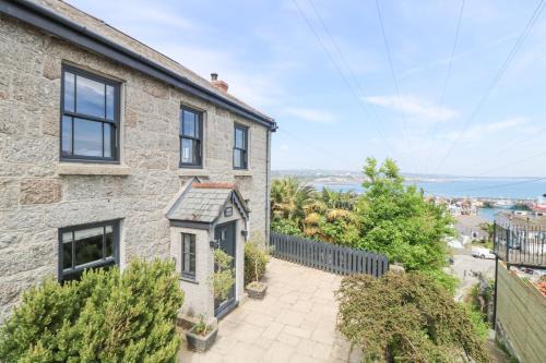 Newlyn Casa | Rose Villa