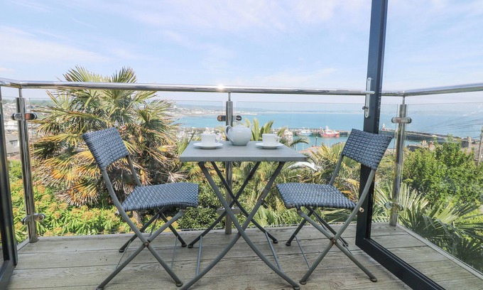 Newlyn Cabaña | Rose Villa
