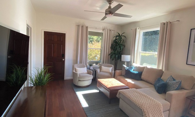 North Central Casa | Rosebud: Charming 2-bedroom home in Pasadena