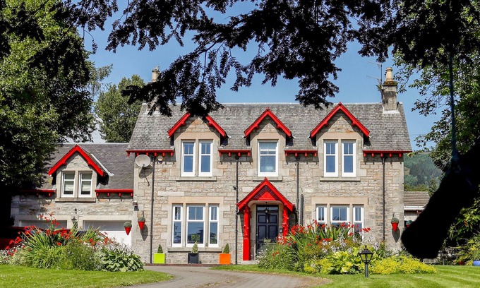 Pitlochry Cabaña | ROSEBURN, pet friendly, luxury holiday cottage in Pitlochry