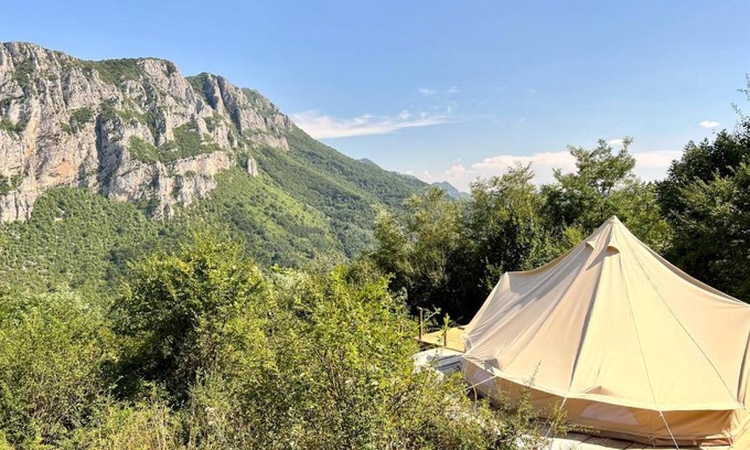Trnski Odorovci Otro | Rosehip camp