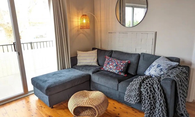 Erowal Bay Casa | Rosella - Bay & Bush Retreat - 5 mins to Hyams Beach, Jervis Bay, pet-friendly