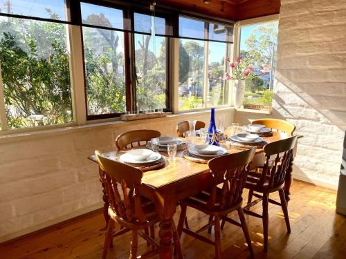 Bawley Point Casa | Rosemary Cottage - short walk to Gannet Beach
