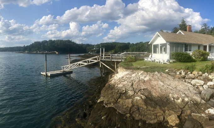 East Boothbay Cabaña | Rosewater Cottage - Oceanfront on Linekin Bay!