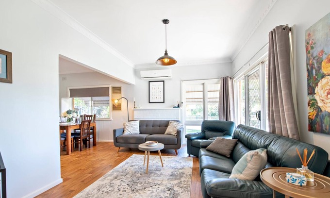 Dubbo Casa | Rosewood Cottage - Stroll to Central, Cosy Escape