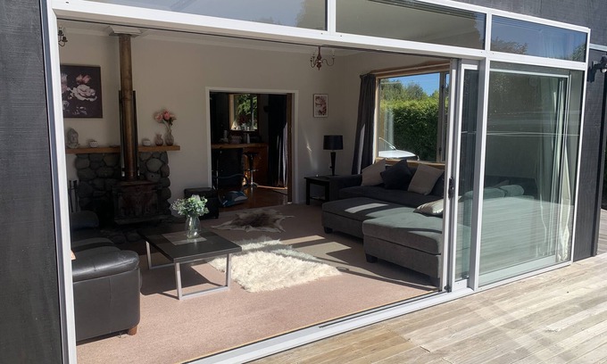Rangataua Casa | Rosewood Hideaway, peaceful, sunny & memorable