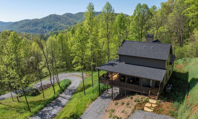 Sylva Casa | Rosey Hazel - Stunning Mountain Views!