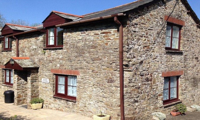 Woolfardisworthy Cabaña | Rosie's Holiday Cottage in North Devon With Indoor Heated Swimming Pool